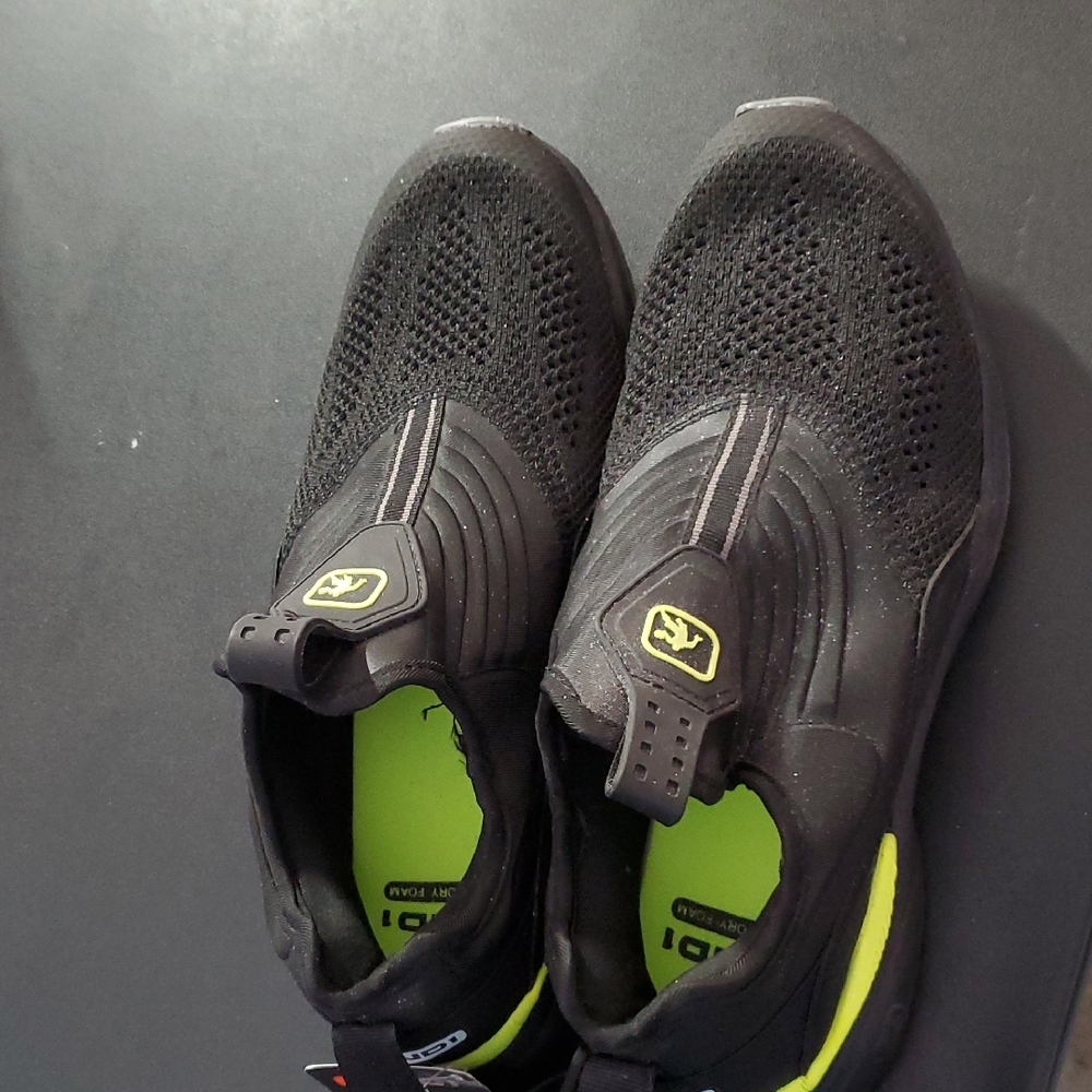 Stylish Black and Yellow Athletic Shoes - Picture 2 of 5